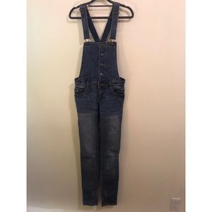Overall styled skinny jeans